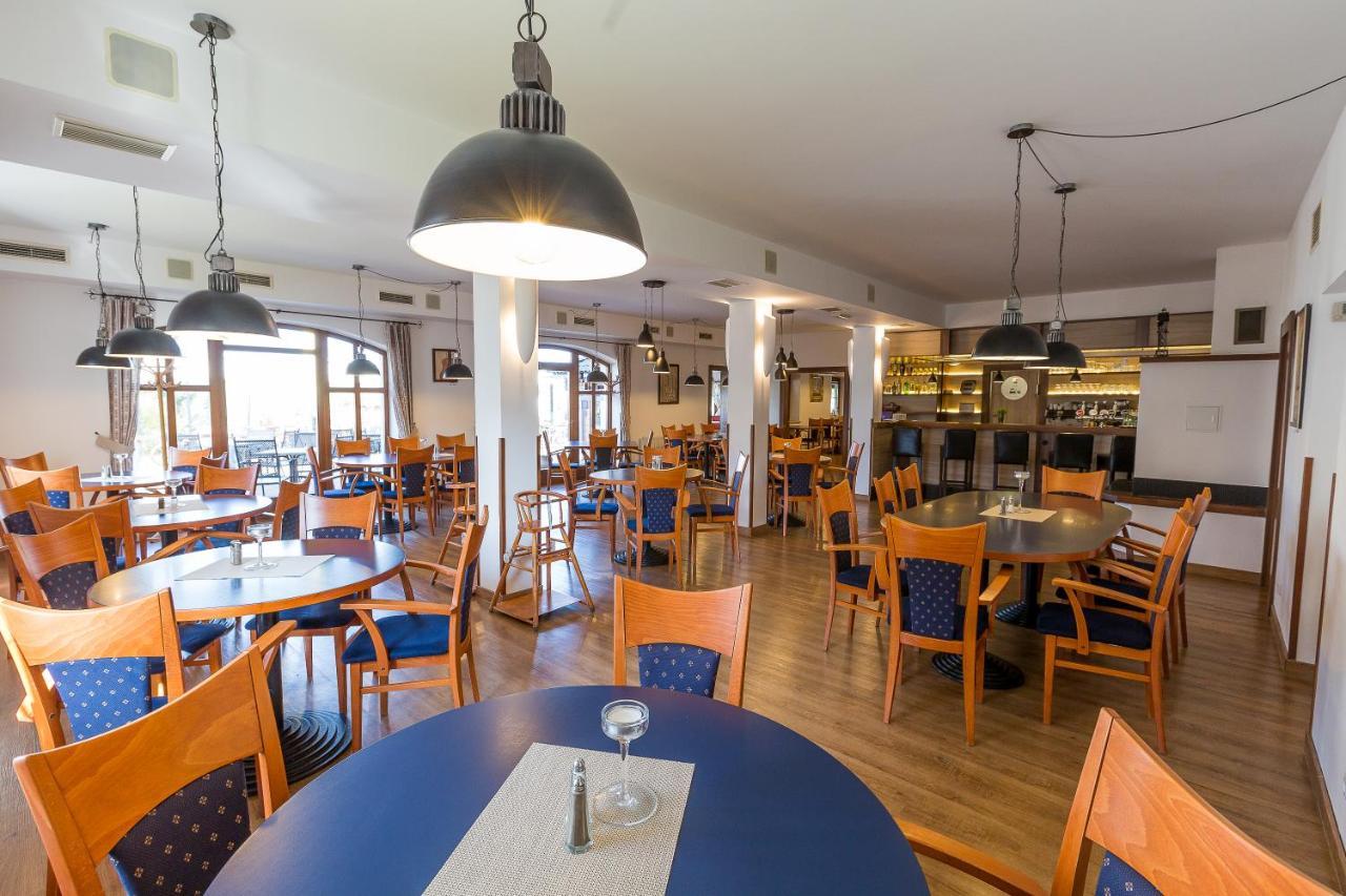 Hotel Admiral Lipno nad Vltavou Luaran gambar