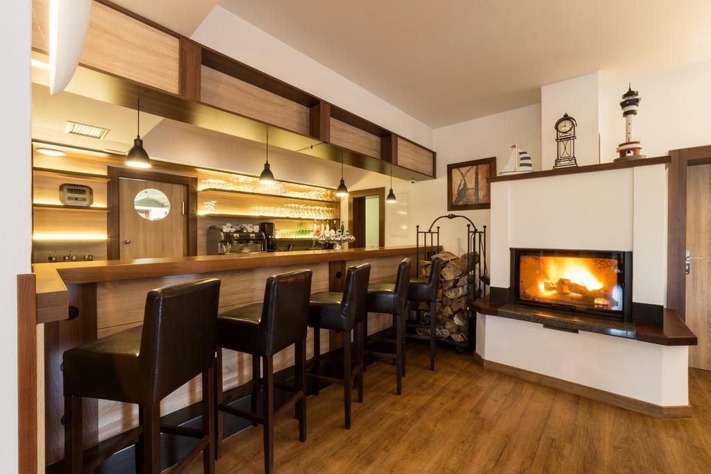 Hotel Admiral Lipno nad Vltavou Luaran gambar