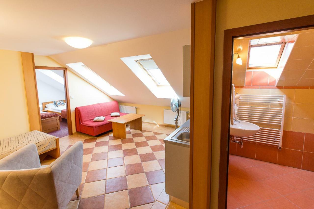 Hotel Admiral Lipno nad Vltavou Luaran gambar