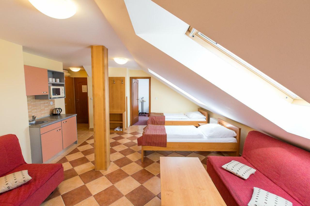 Hotel Admiral Lipno nad Vltavou Luaran gambar