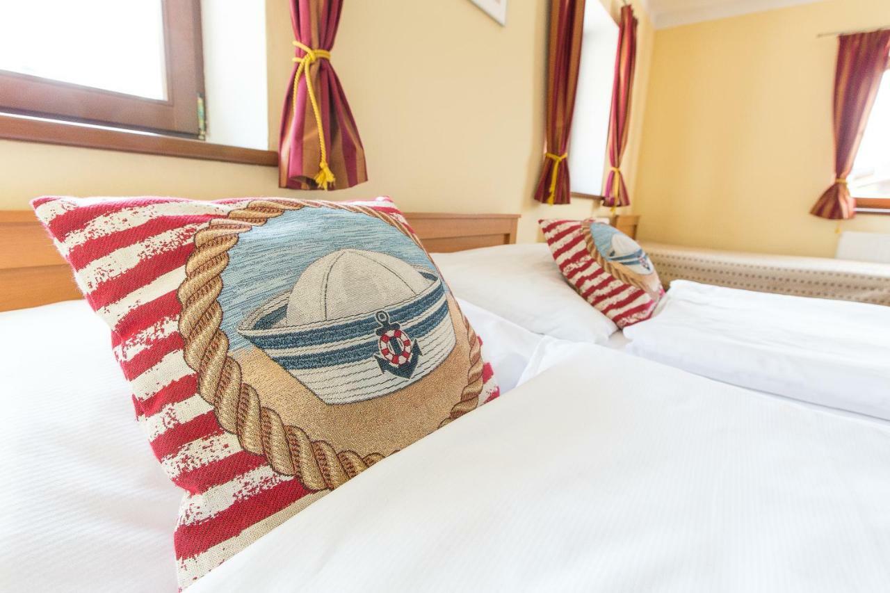Hotel Admiral Lipno nad Vltavou Luaran gambar